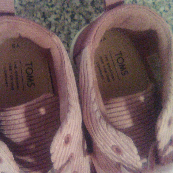 Toms - Picture 4 of 5